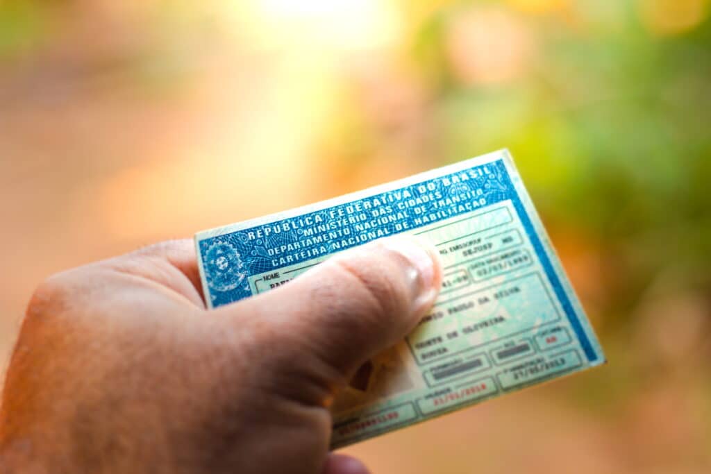 Detran reforça que não realiza cobranças por meio de aplicativos ou sites desconhecidos (Foto: Detran-GO)