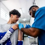 Mobilização ocorre neste sábado, com foco em crianças e adolescentes menores de 15 anos. (Foto: iStock)