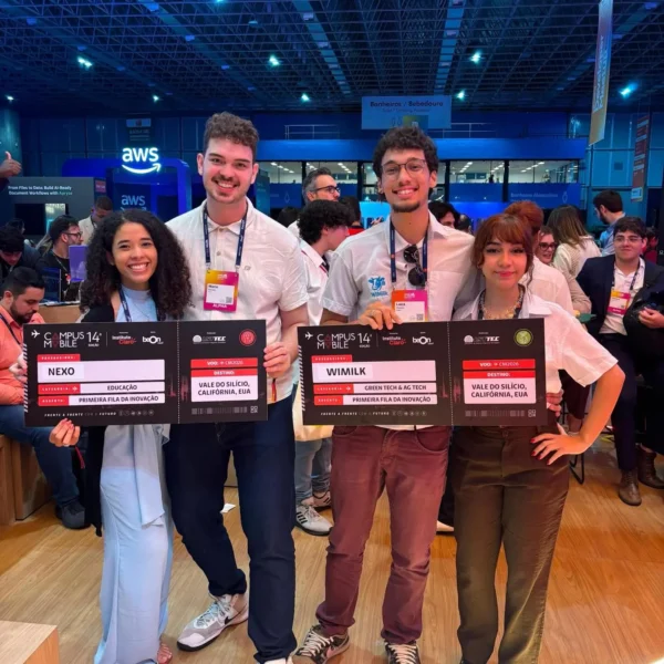 Jovens goianos criadores do Wimilk recebendo premiação. Foto: Redes Sociais