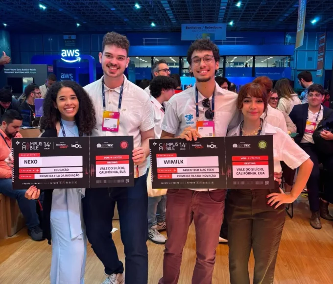 Jovens goianos criadores do Wimilk recebendo premiação. Foto: Redes Sociais